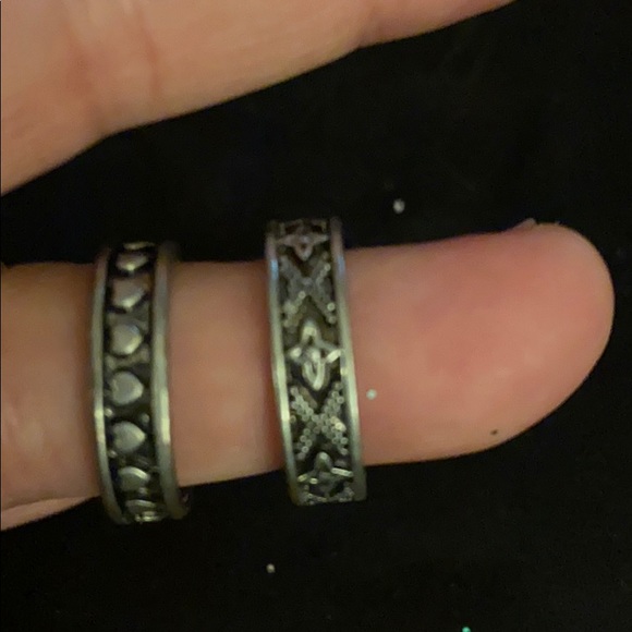 Two silver rings - Picture 2 of 2